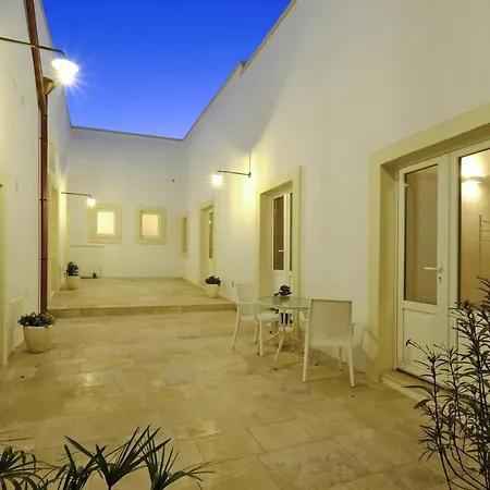 Corte Scarcia מלון דירות 3*