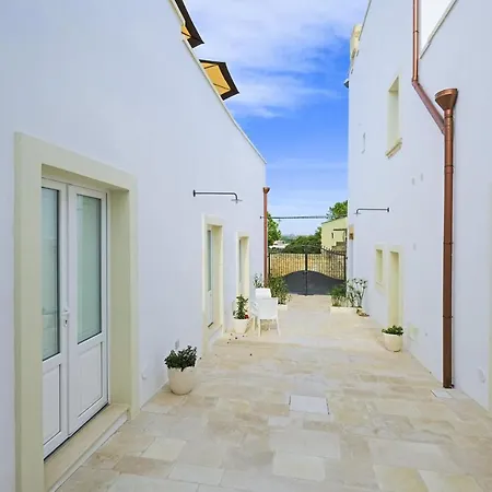 מלון דירות Corte Scarcia 3*